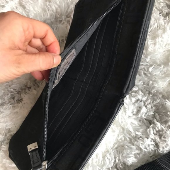 Fanny pack waist bag with adjustable bucket strap - Picture 4 of 8